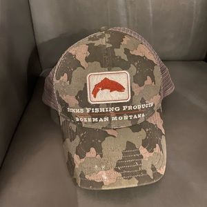 Simms trucker hat cam like new